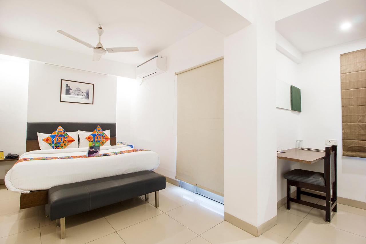 Fabexpress Kalyan - Nr Dairy Dan Circle Hotel Vadodara Eksteriør billede
