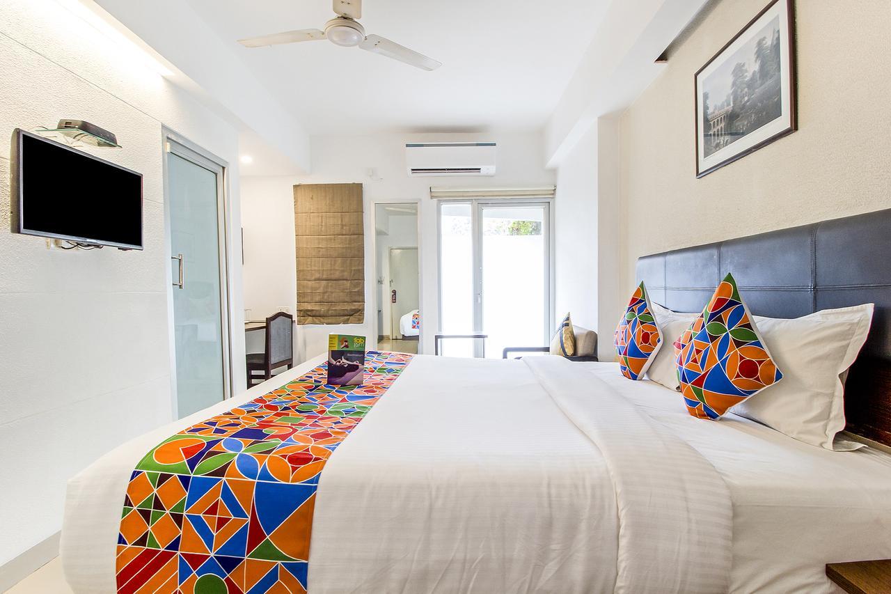 Fabexpress Kalyan - Nr Dairy Dan Circle Hotel Vadodara Eksteriør billede