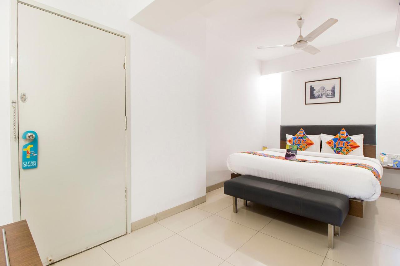 Fabexpress Kalyan - Nr Dairy Dan Circle Hotel Vadodara Eksteriør billede