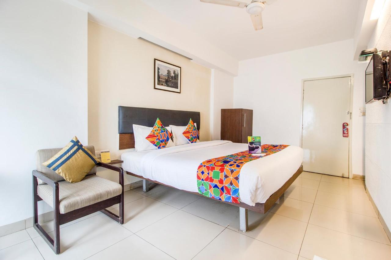 Fabexpress Kalyan - Nr Dairy Dan Circle Hotel Vadodara Eksteriør billede