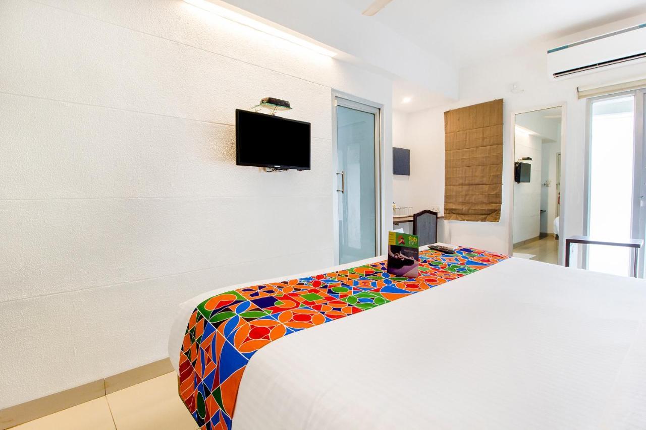 Fabexpress Kalyan - Nr Dairy Dan Circle Hotel Vadodara Eksteriør billede